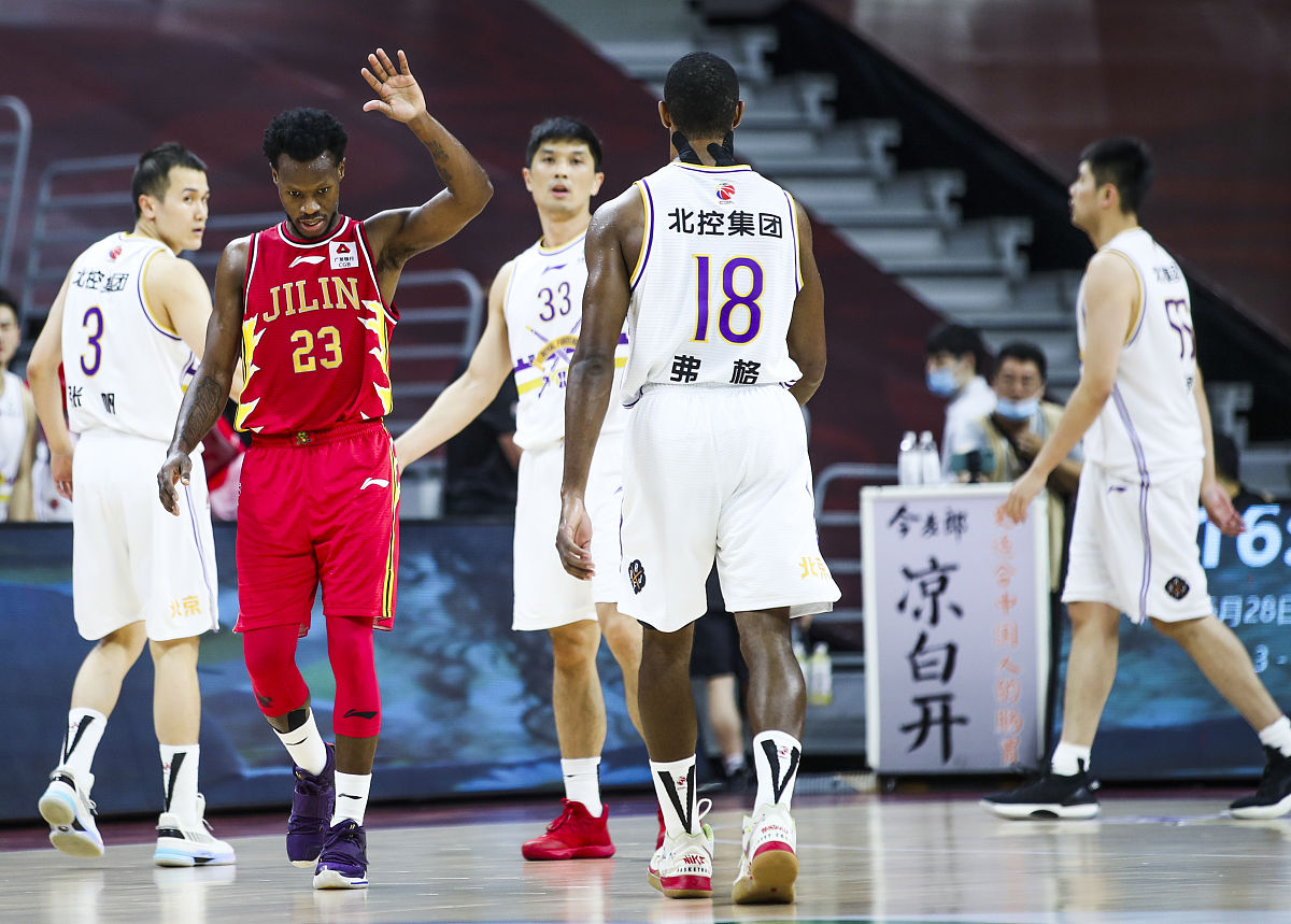 长沙男篮主场大胜深圳