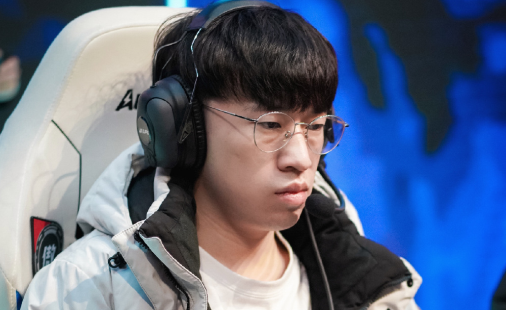 RNG险胜FPX,Hanssama打出惊人五杀小组赛3:0(釜山) RNG险胜FPX,Hanssama打出惊人五杀小组赛3:0(釜山)