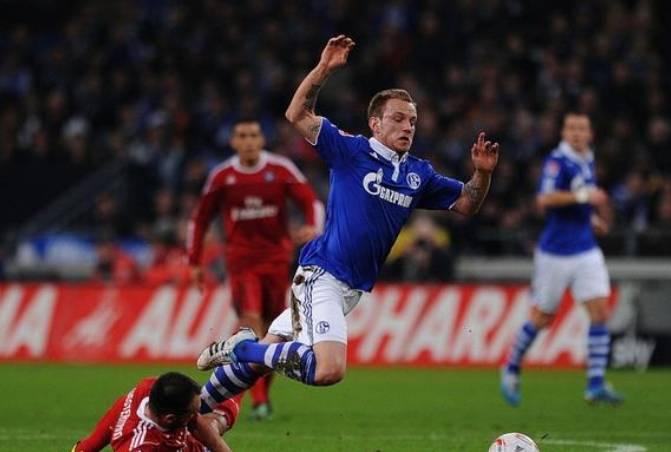 关于沙尔克04主场大胜,结束连败之苦的信息 关于沙尔克04主场大胜,结束连败之苦的信息