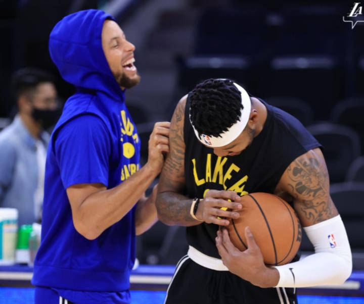 湖人B队力克墨西哥男篮，费沃斯送出助攻的简单介绍