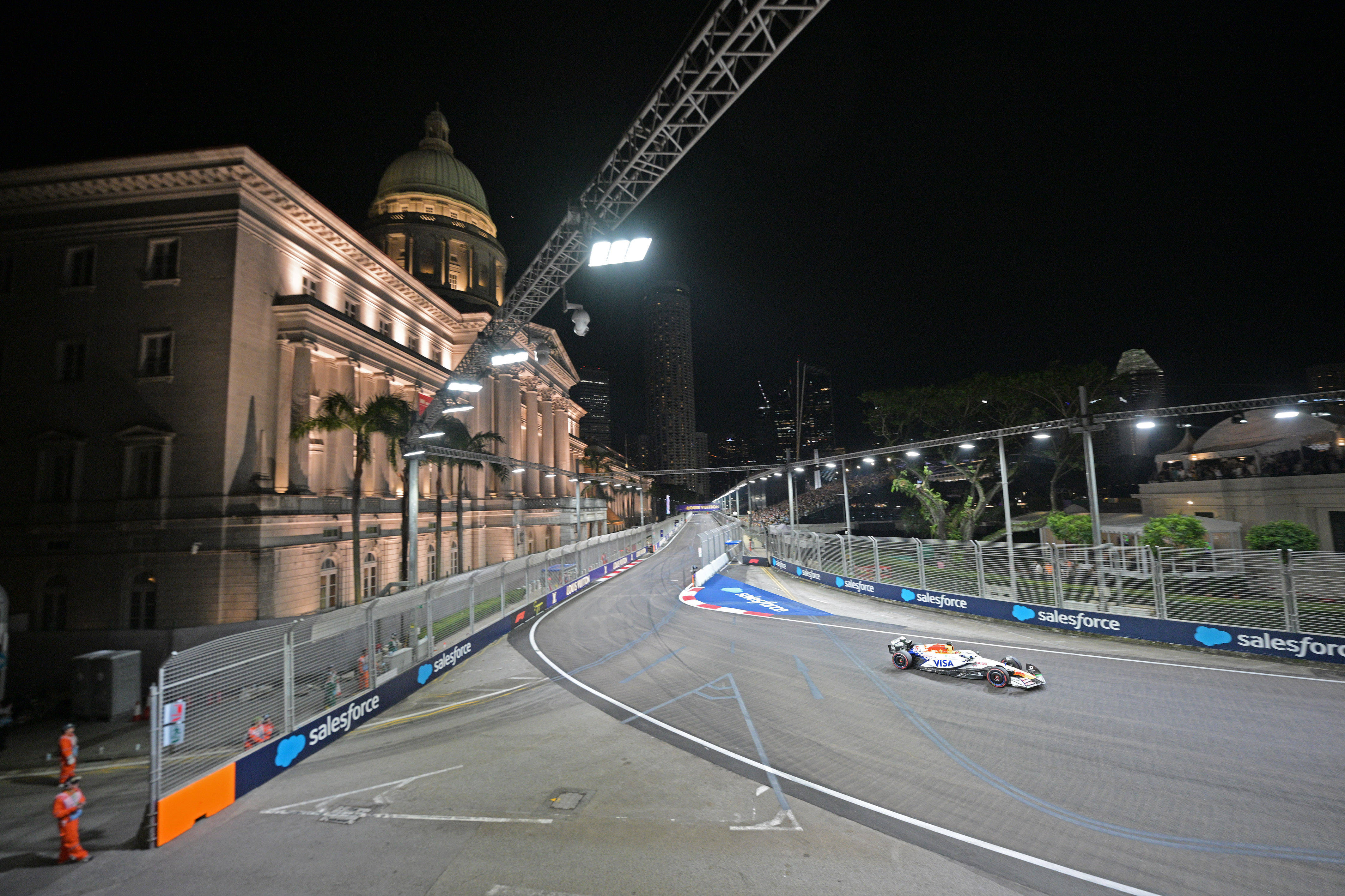 威廉姆斯险胜红牛车队，阿隆索关键制胜