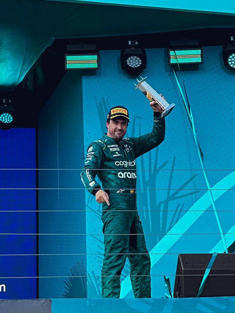 威廉姆斯险胜红牛车队，阿隆索关键制胜